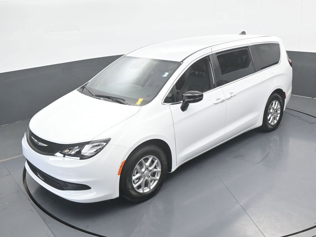 Used 2026 Chrysler Voyager LX image 44