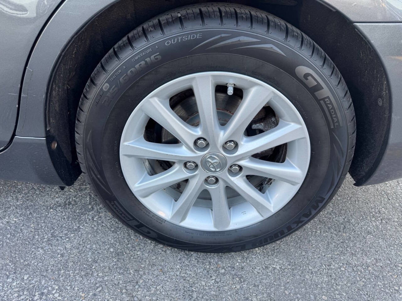 Used 2010 Toyota Camry XLE image 7