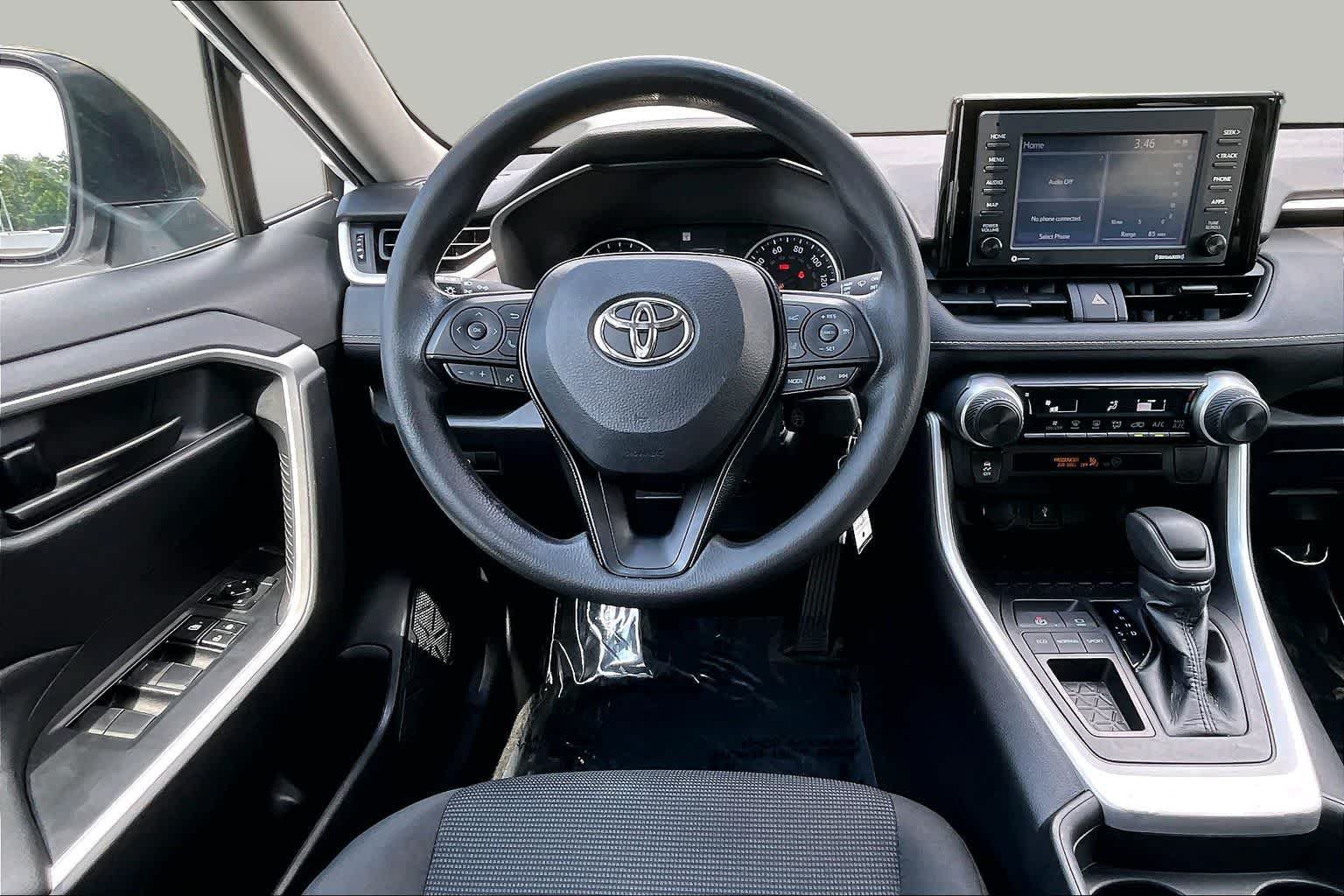 Used 2021 Toyota RAV4 LE FWD image 6