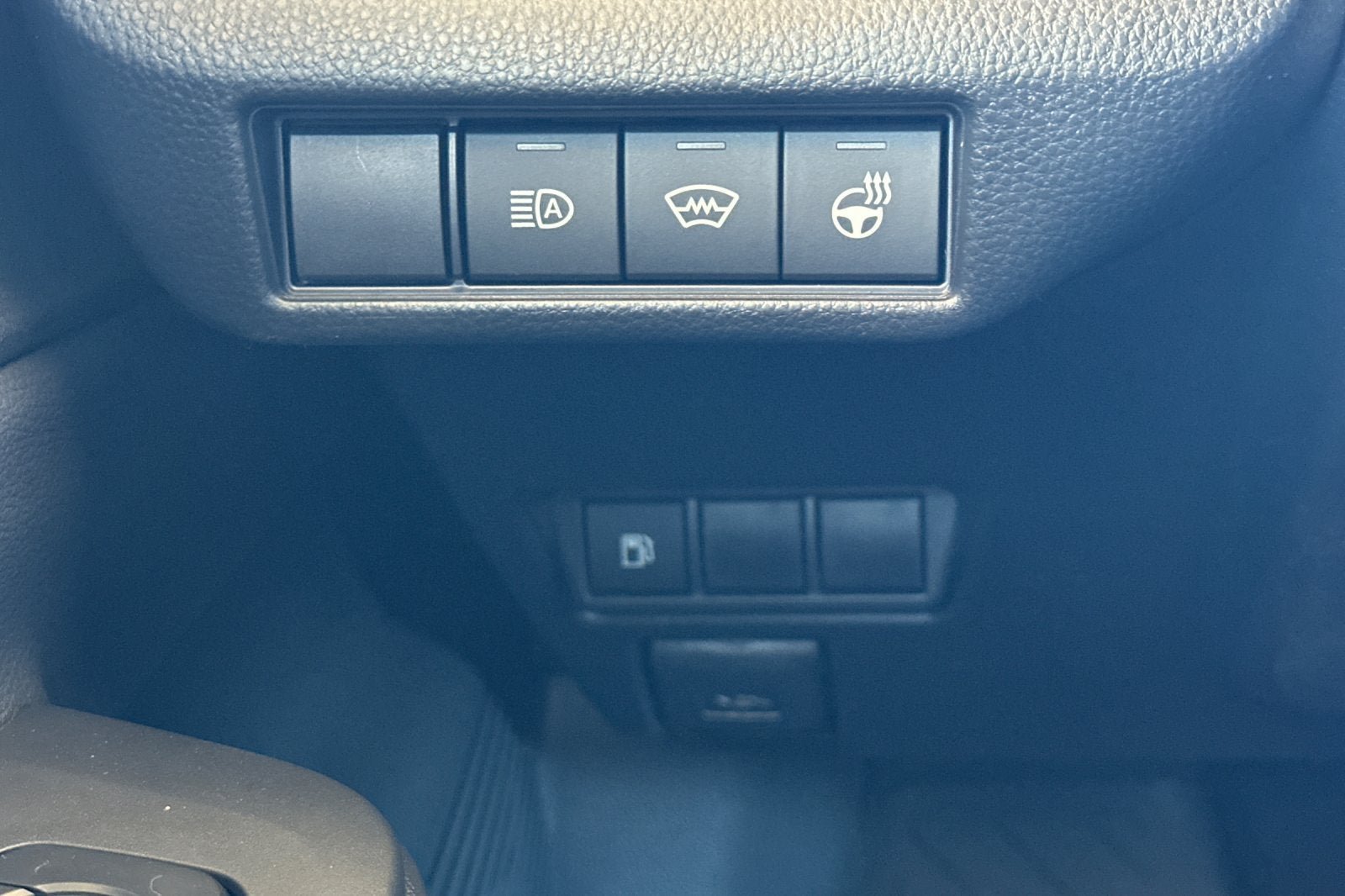 New 2027 Toyota Prius FWD image 31
