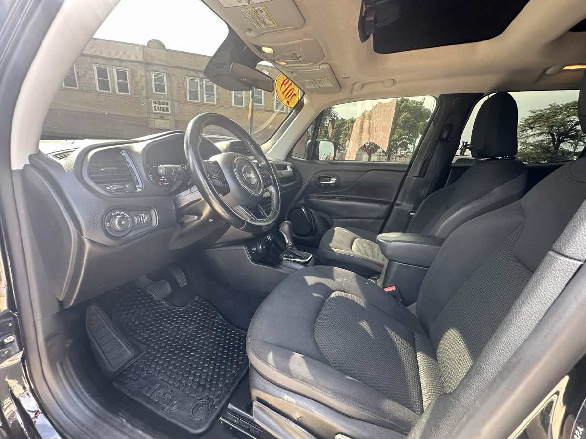 Used 2019 Jeep Renegade Altitude w/ Quick Order Package 2XM AWD/4WD image 10