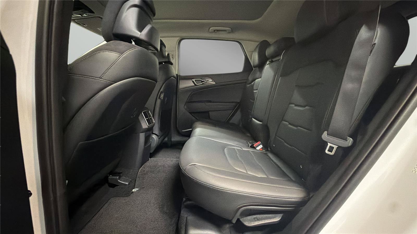 New 2026 Kia Sportage SX FWD image 11