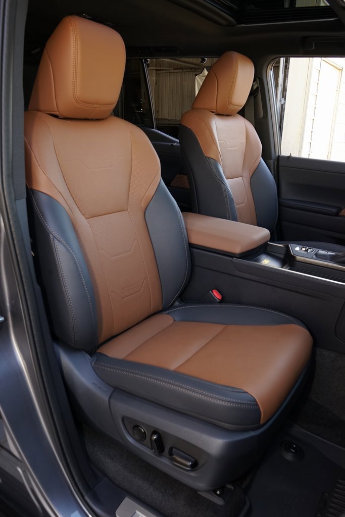 Used 2025 Lexus GX 550 image 10