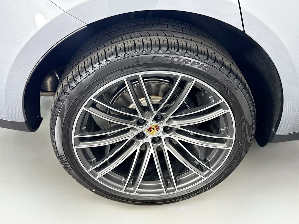 Used 2026 Porsche Macan AWD/4WD image 34