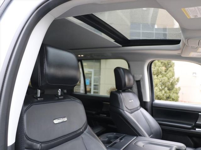 Used 2025 Ford Expedition Platinum image 9