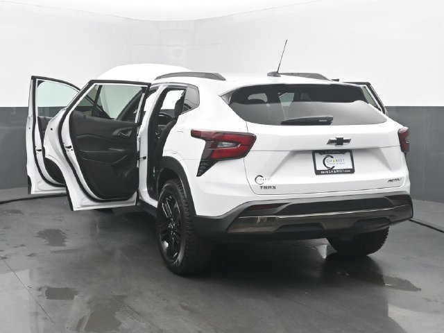 Used 2025 Chevrolet Trax ACTIV FWD image 54