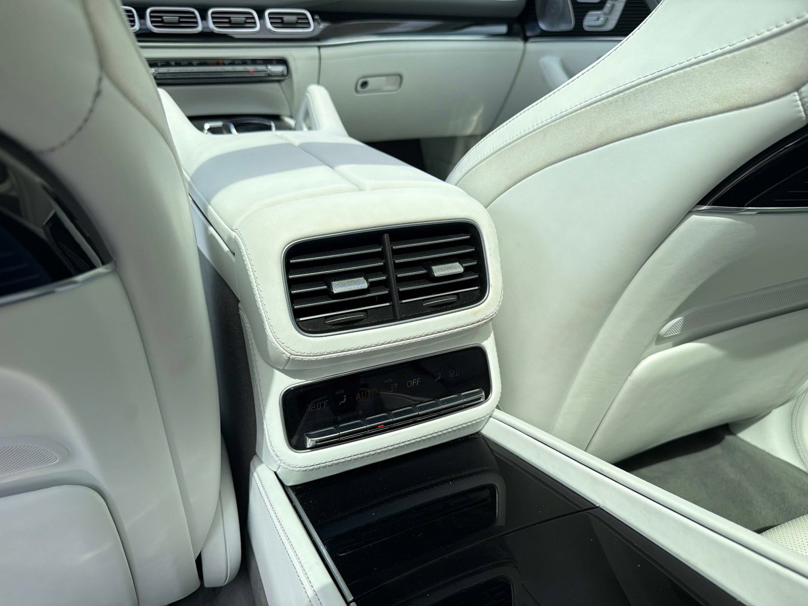 Used 2023 Mercedes-Benz Maybach GLS 600 4MATIC image 36