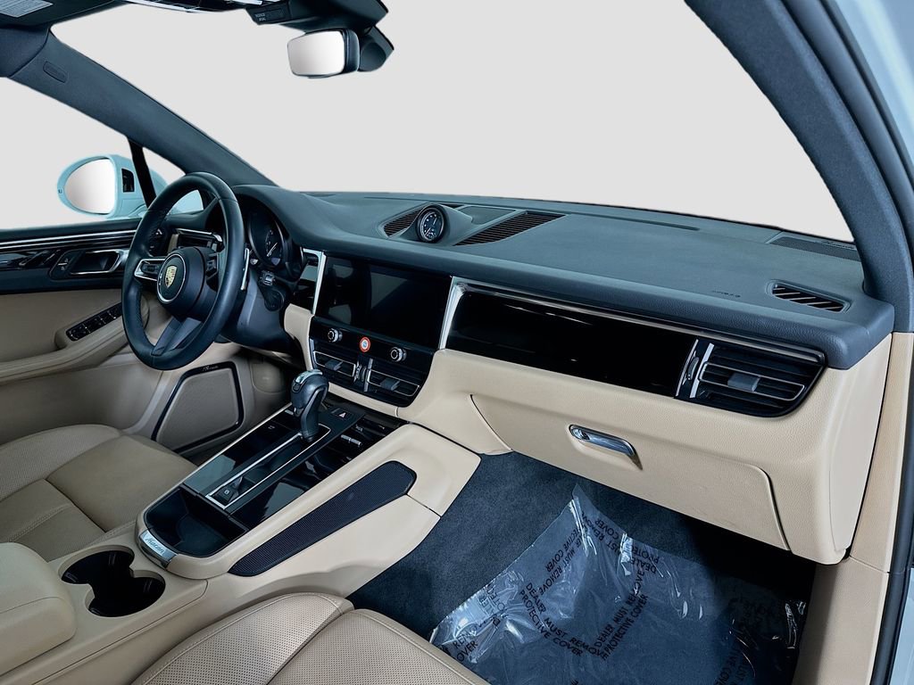 Certified 2023 Porsche Macan AWD/4WD image 32