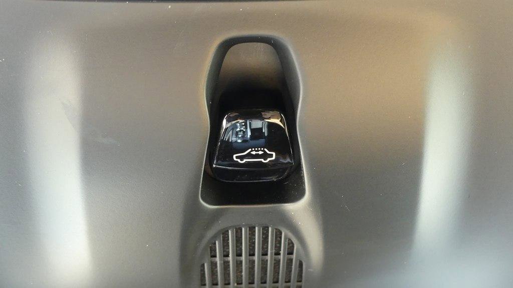 Used 2019 Volvo XC60 T8 Inscription w/ Protection Package Premier image 28