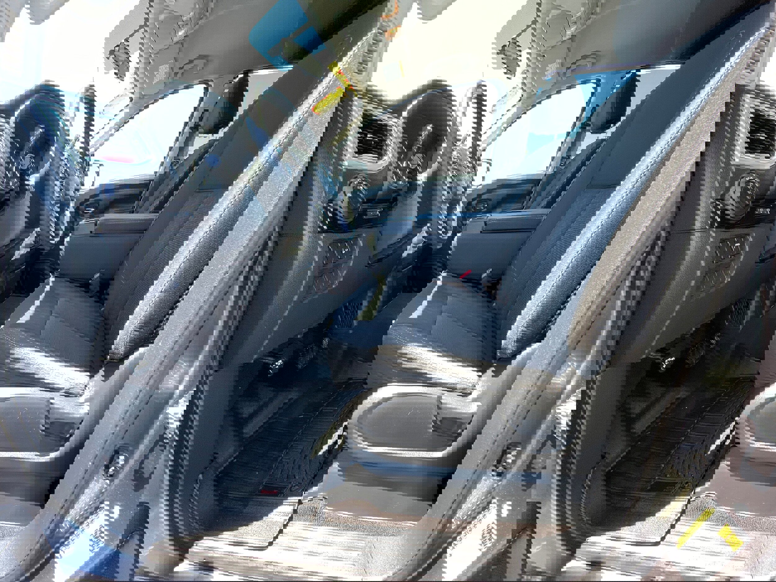 Used 2018 Nissan Titan SV image 16