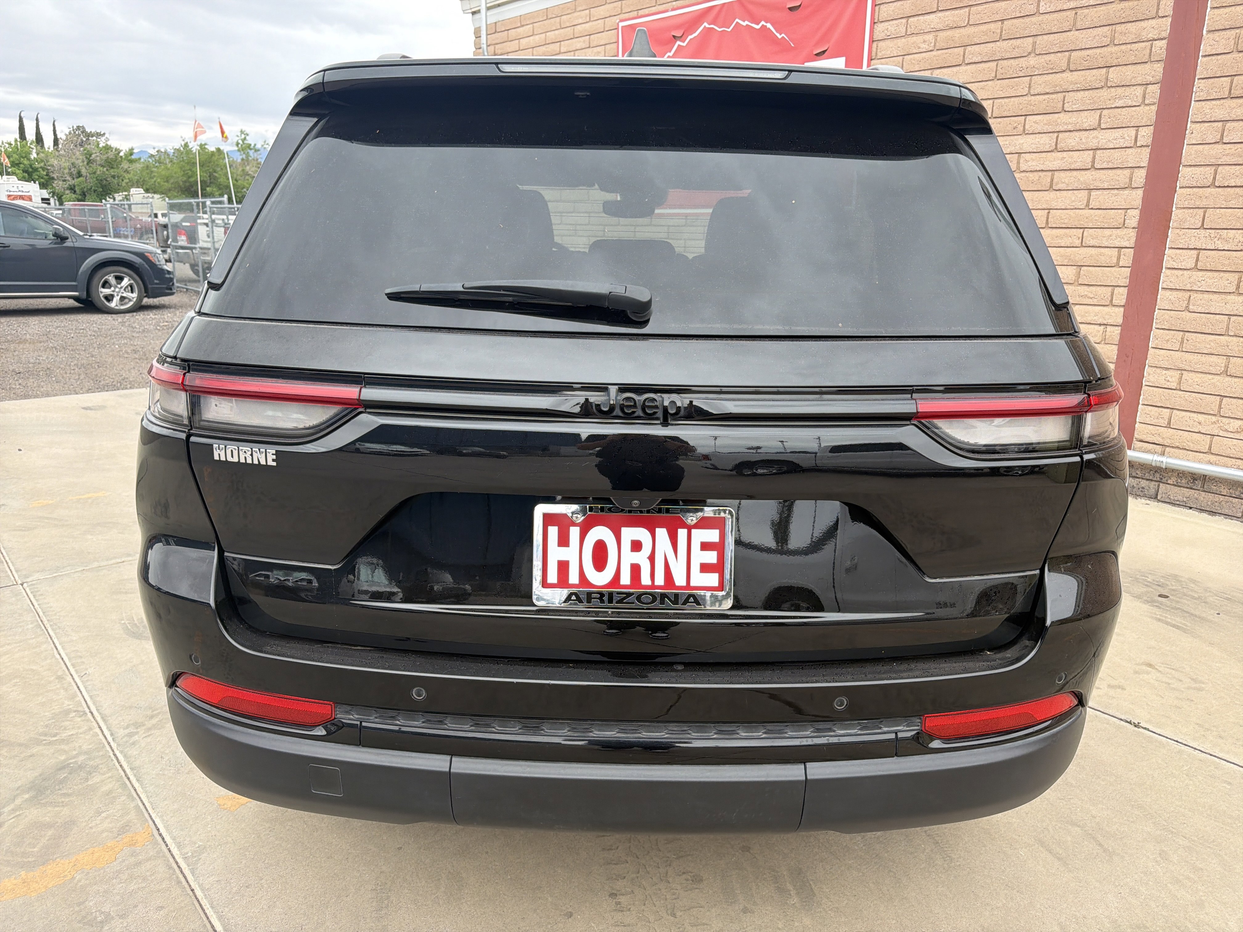 Used 2024 Jeep Grand Cherokee Altitude image 4