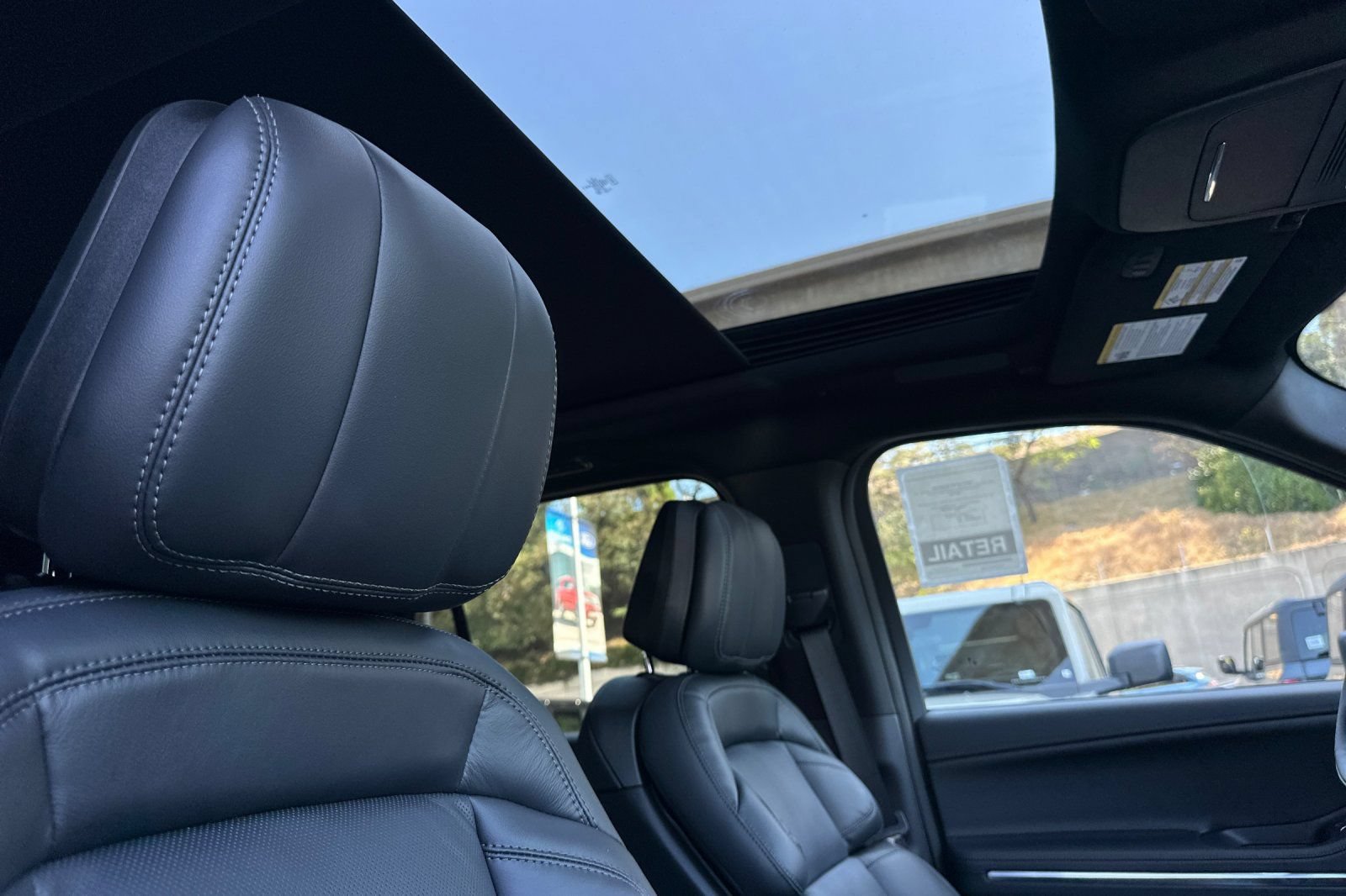New 2026 Lincoln Navigator Reserve w/ Jet Appearance Package AWD/4WD image 17