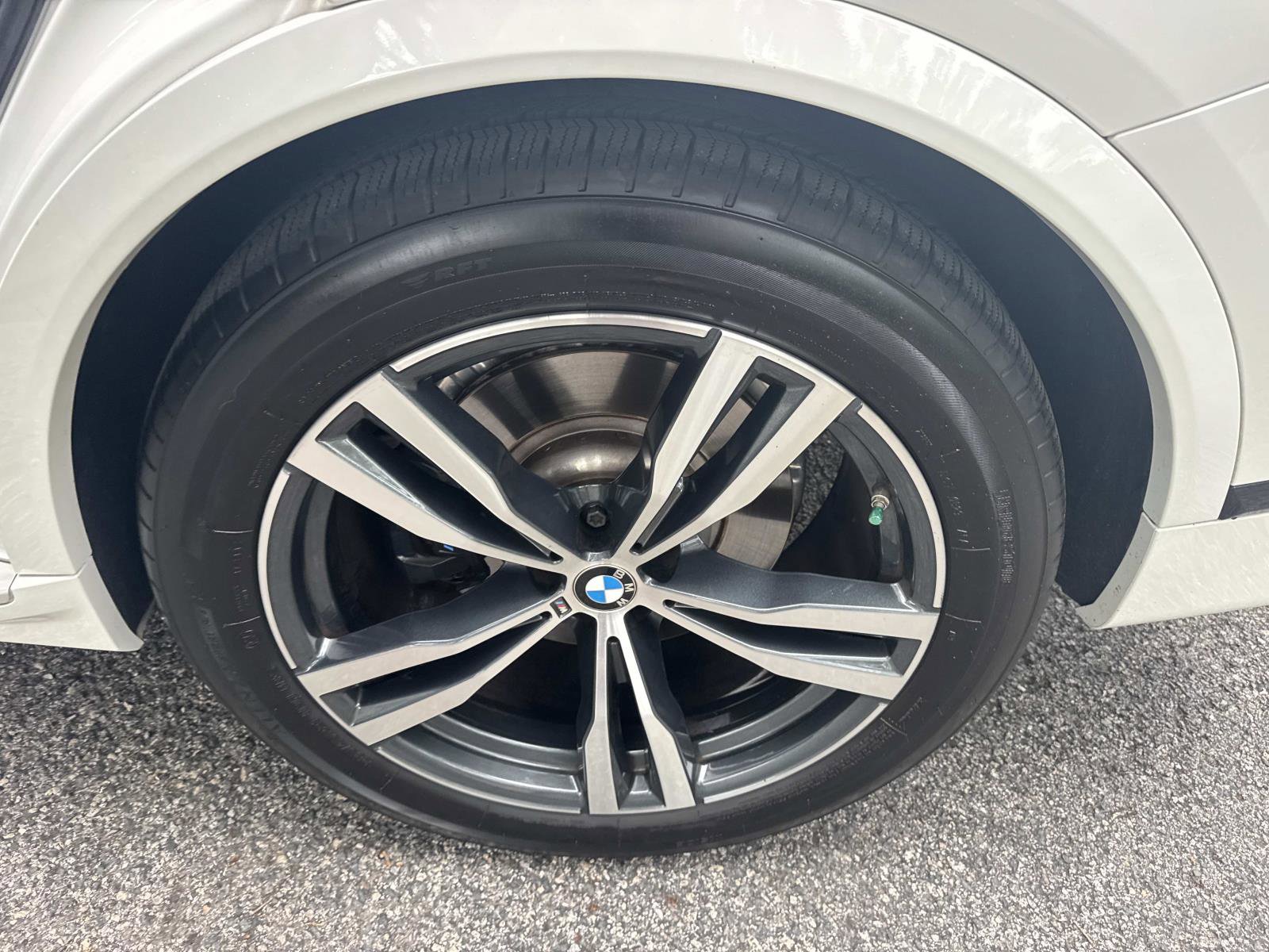 Used 2023 BMW X7 xDrive40i w/ M Sport Package image 11