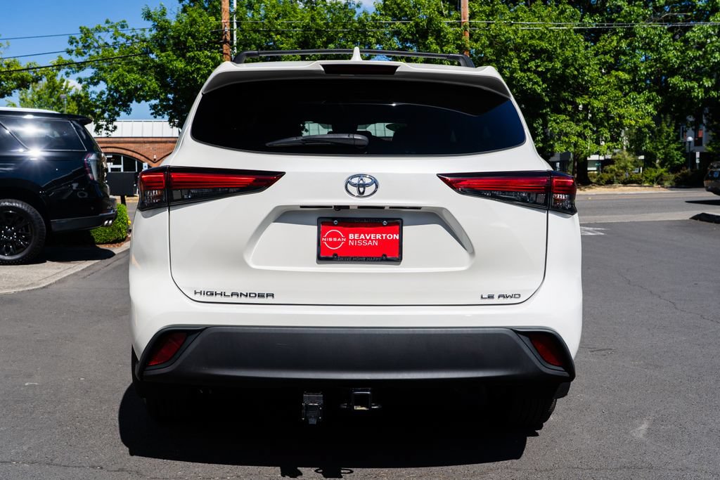 Used 2020 Toyota Highlander LE AWD/4WD image 5