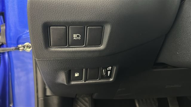 Used 2020 Toyota C-HR LE FWD image 19