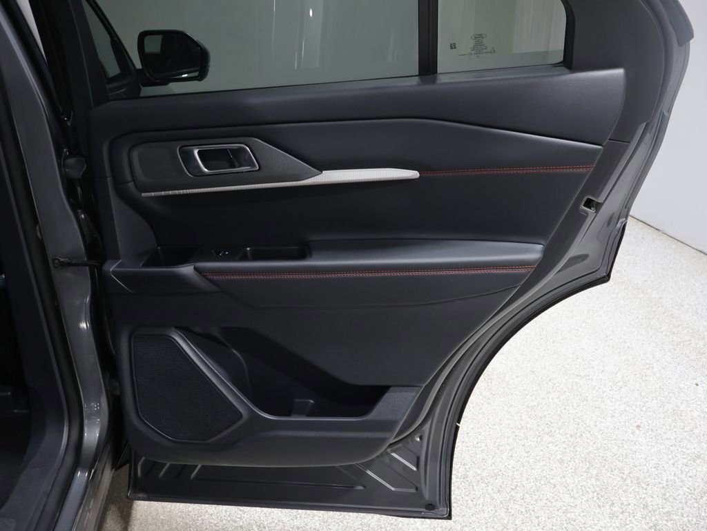 Used 2025 Ford Explorer ST-Line w/ ST-Line Street Pack AWD/4WD image 21