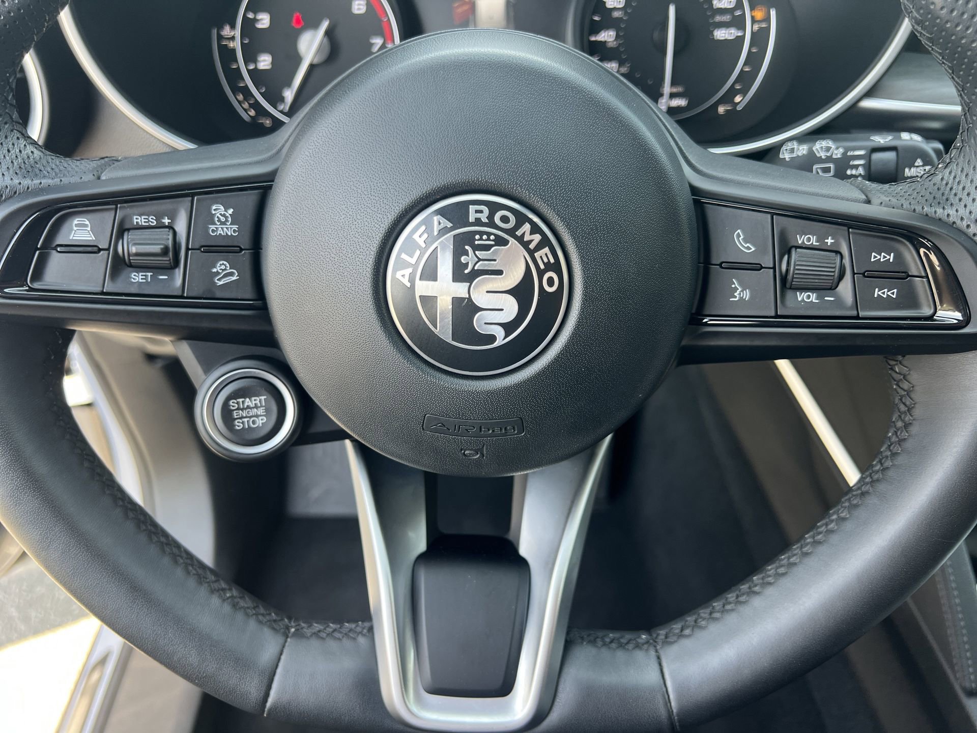 Used 2023 Alfa Romeo Stelvio Ti image 9