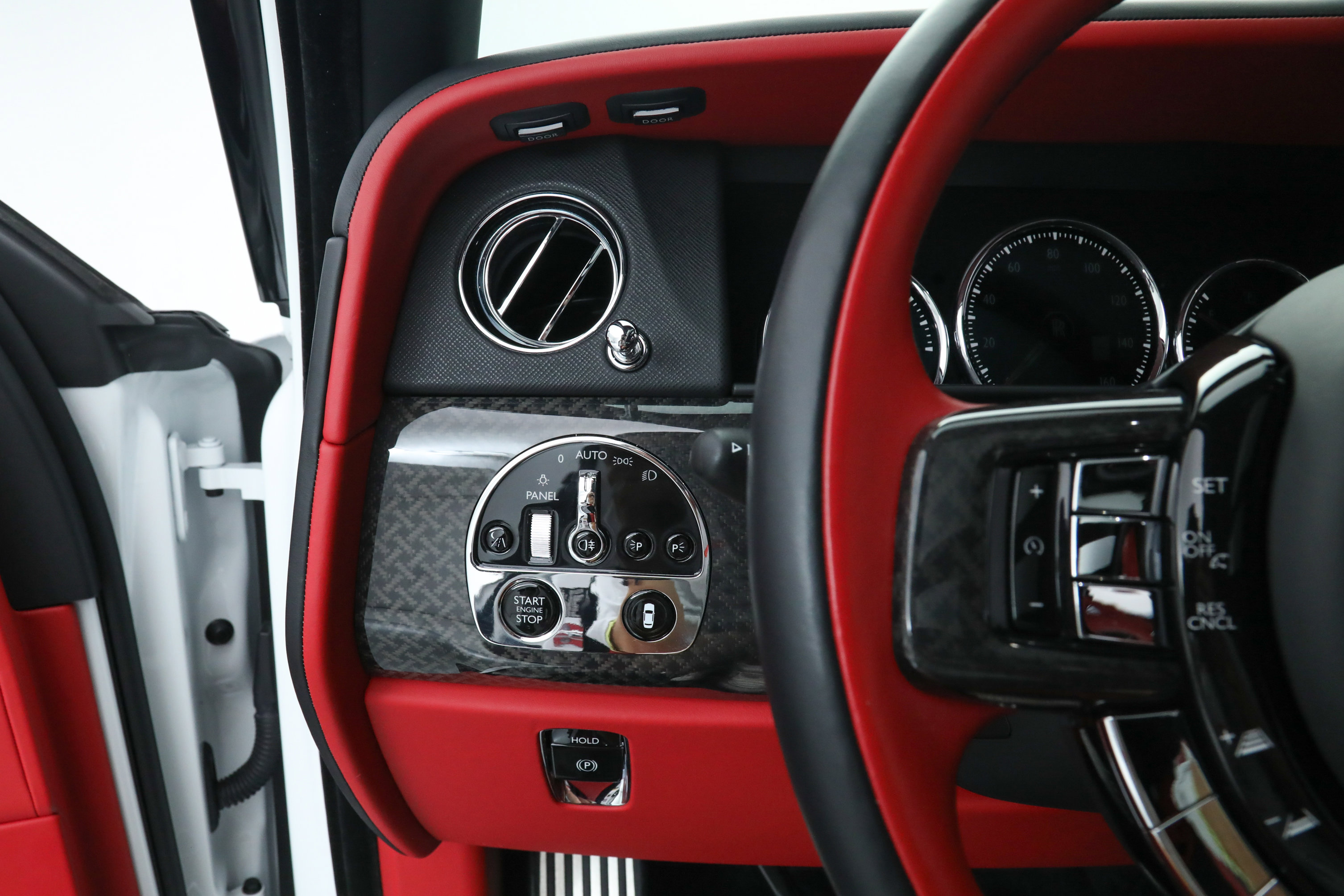 Used 2023 Rolls-Royce Cullinan Black Badge w/ Dark Exterior Package image 32