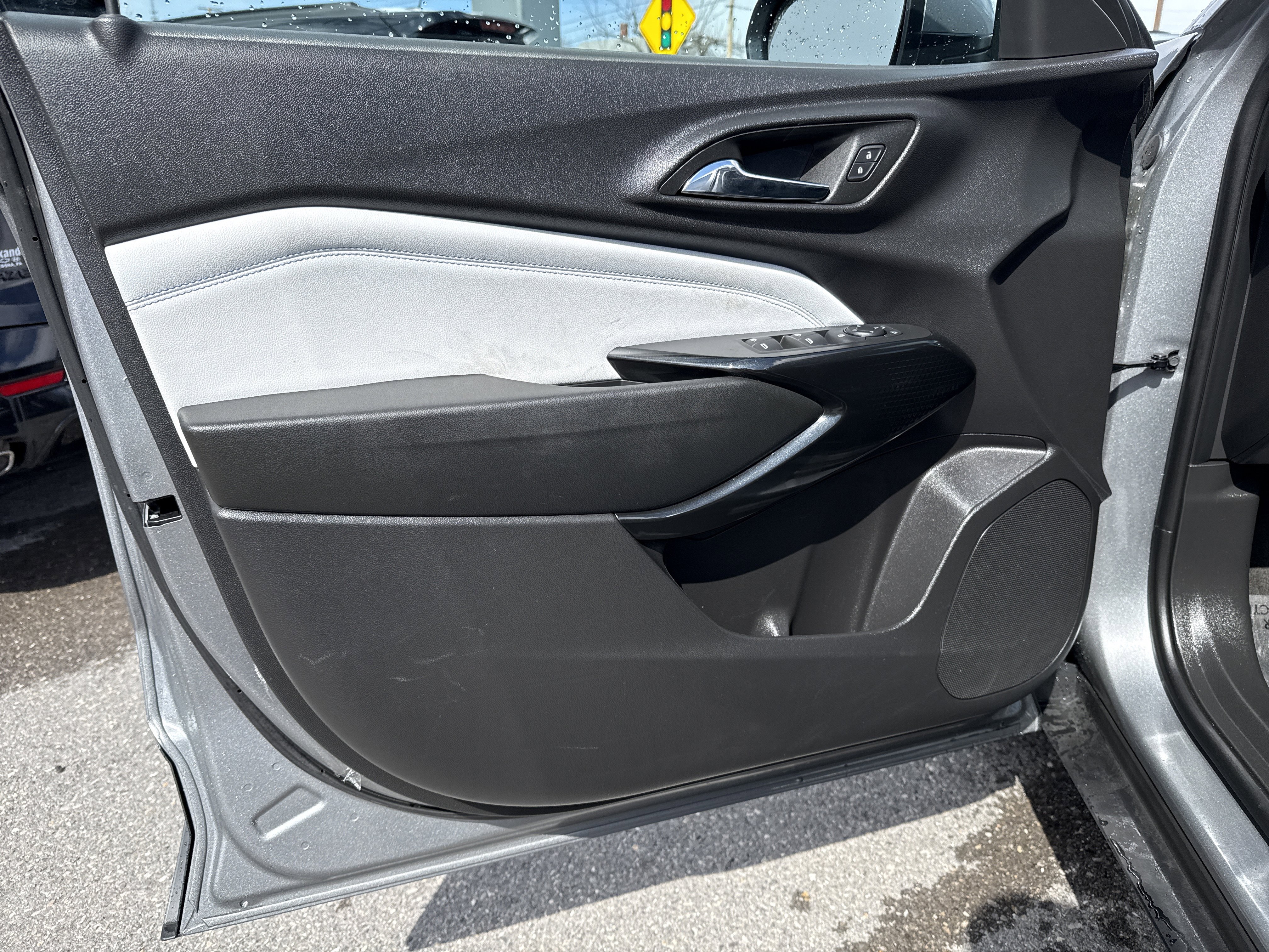 Used 2024 Chevrolet Trax RS w/ Driver Confidence Package image 14