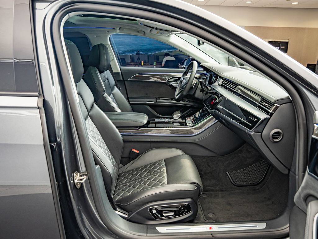 Used 2022 Audi S8 AWD/4WD image 36