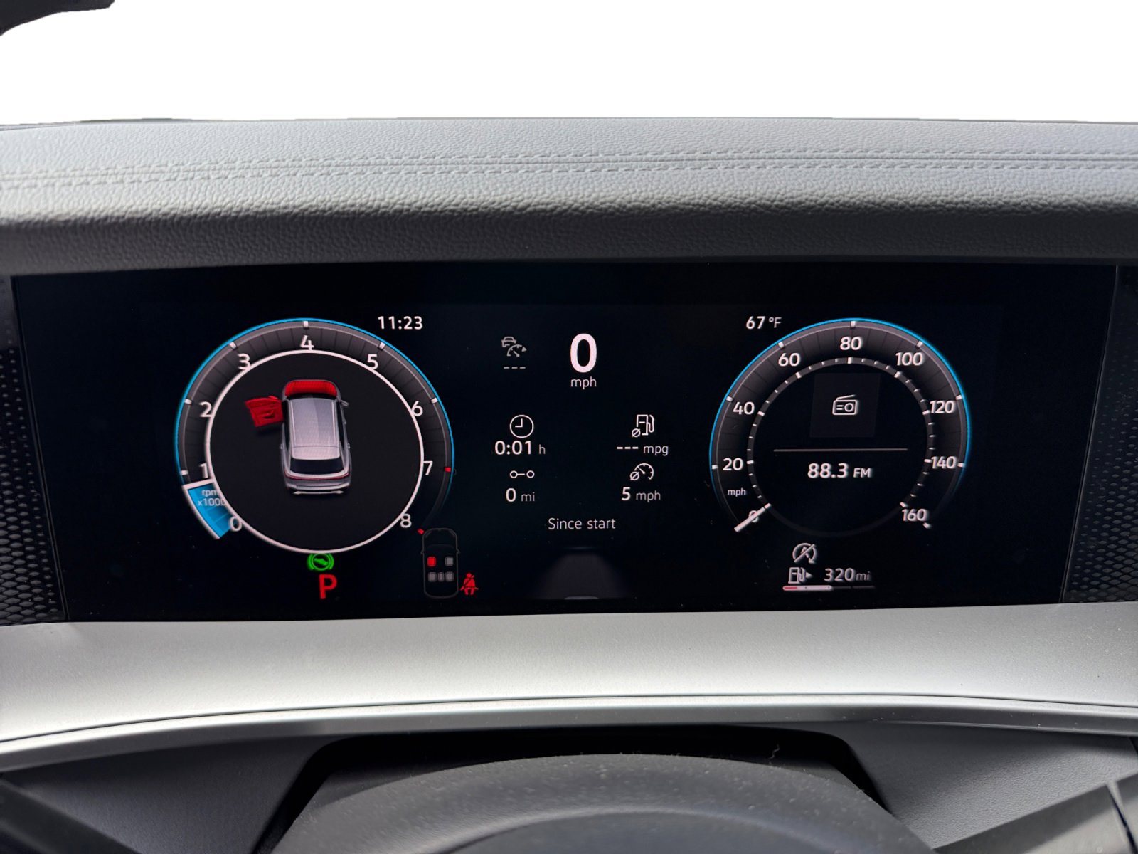 New 2026 Volkswagen Tiguan SE FWD image 11