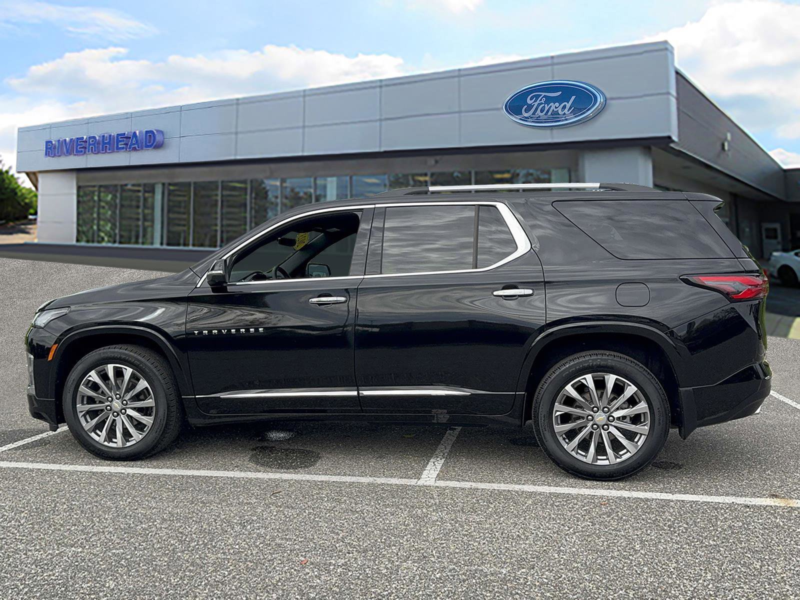 Used 2023 Chevrolet Traverse Premier image 3