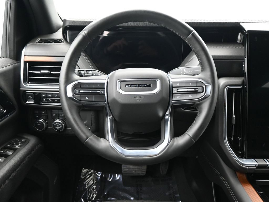 Used 2025 GMC Yukon XL Denali AWD/4WD image 10