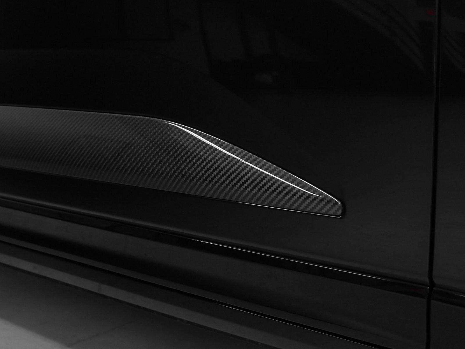 New 2025 Porsche Macan Turbo Electric AWD/4WD image 16