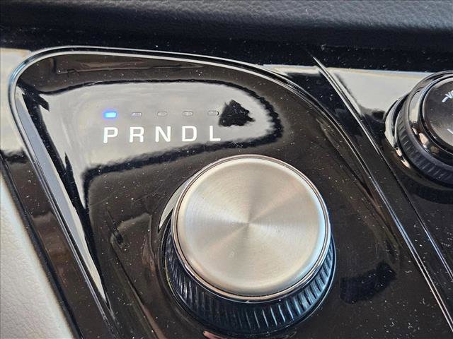 Used 2020 Chrysler Pacifica Touring-L image 14