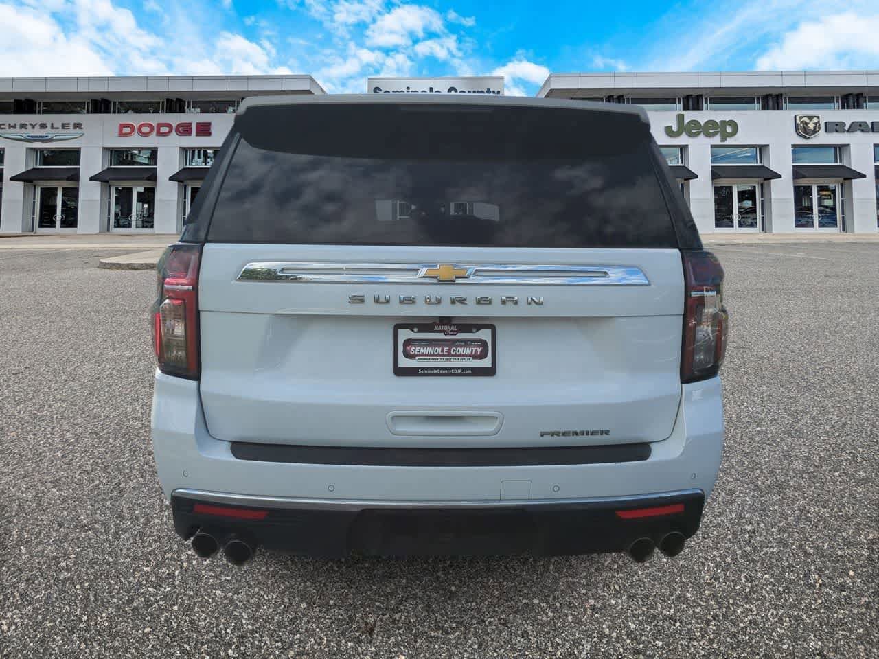 Used 2024 Chevrolet Suburban Premier RWD image 7