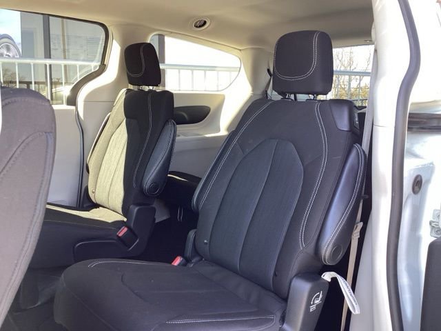 Used 2023 Chrysler Voyager LX image 32