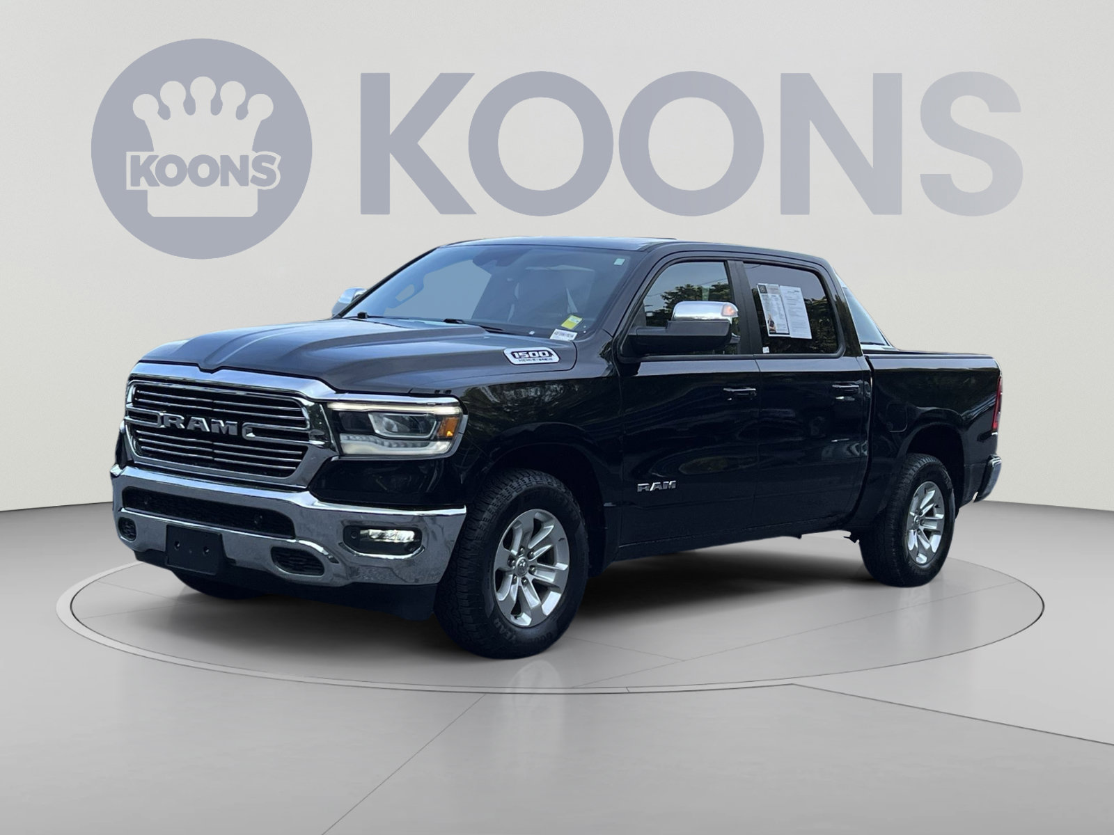 Used 2024 RAM 1500 Laramie AWD/4WD image 1