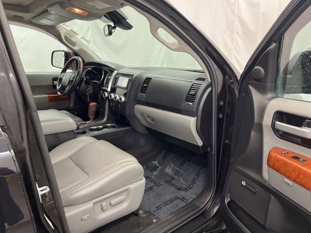 Used 2019 Toyota Sequoia Platinum AWD/4WD image 25
