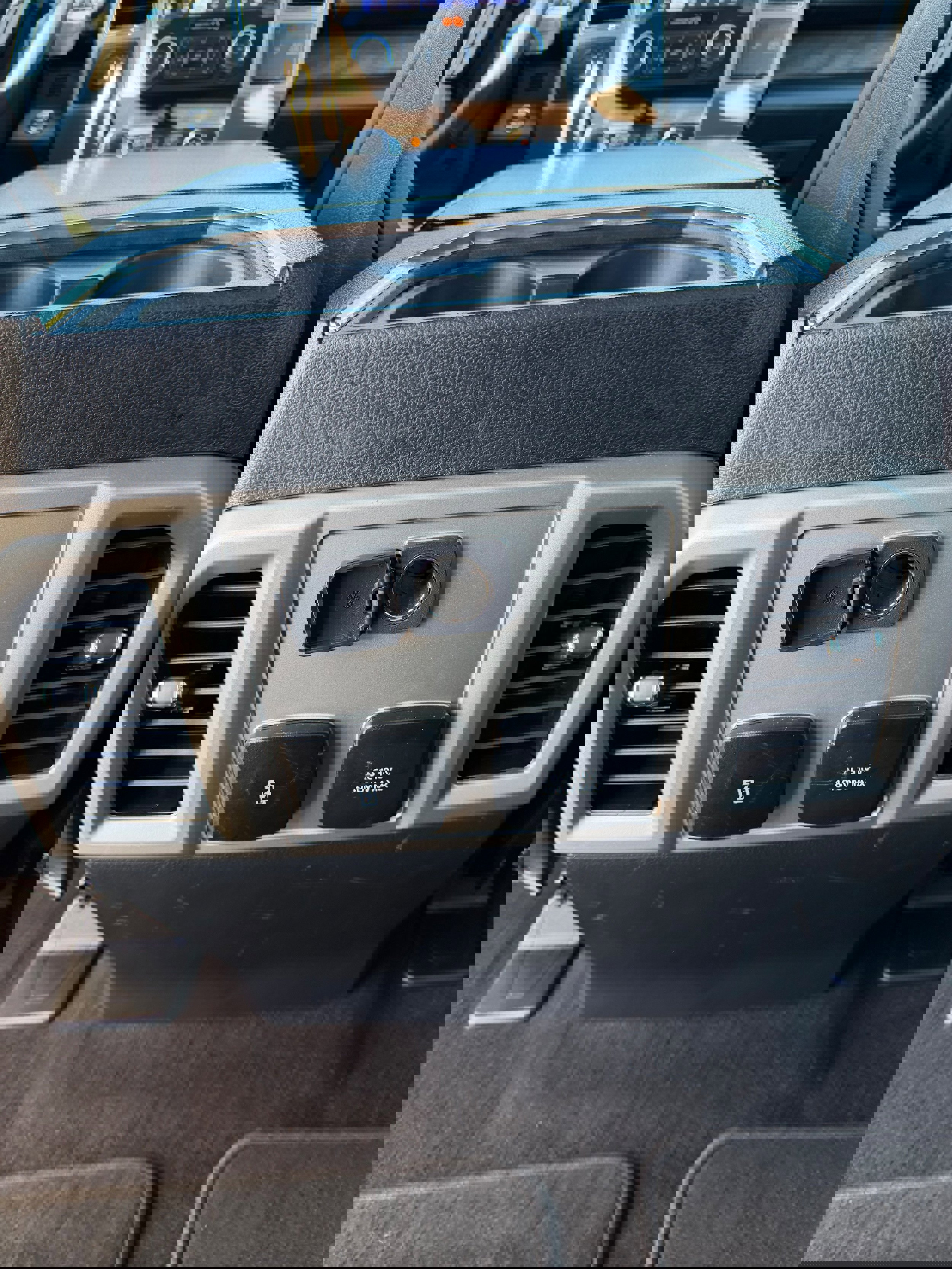 Used 2020 Ford F150 Lariat image 12