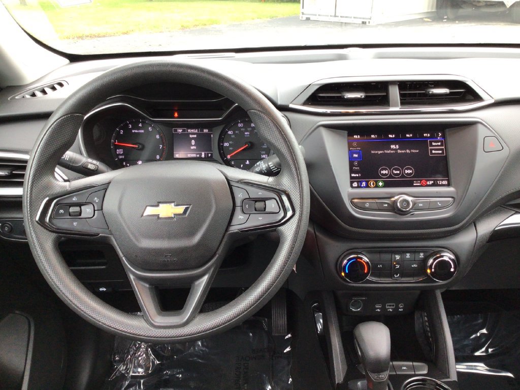 Used 2023 Chevrolet TrailBlazer LS FWD image 2
