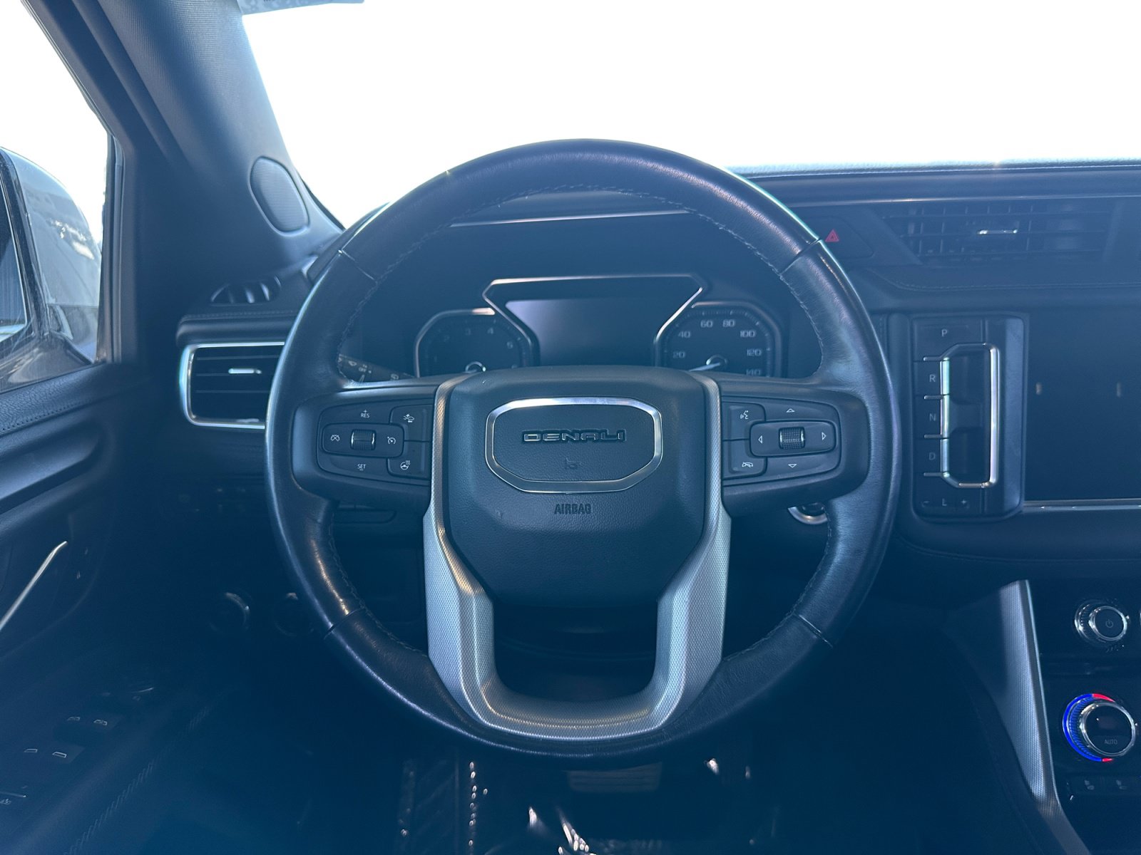 Used 2021 GMC Yukon XL Denali AWD/4WD image 12