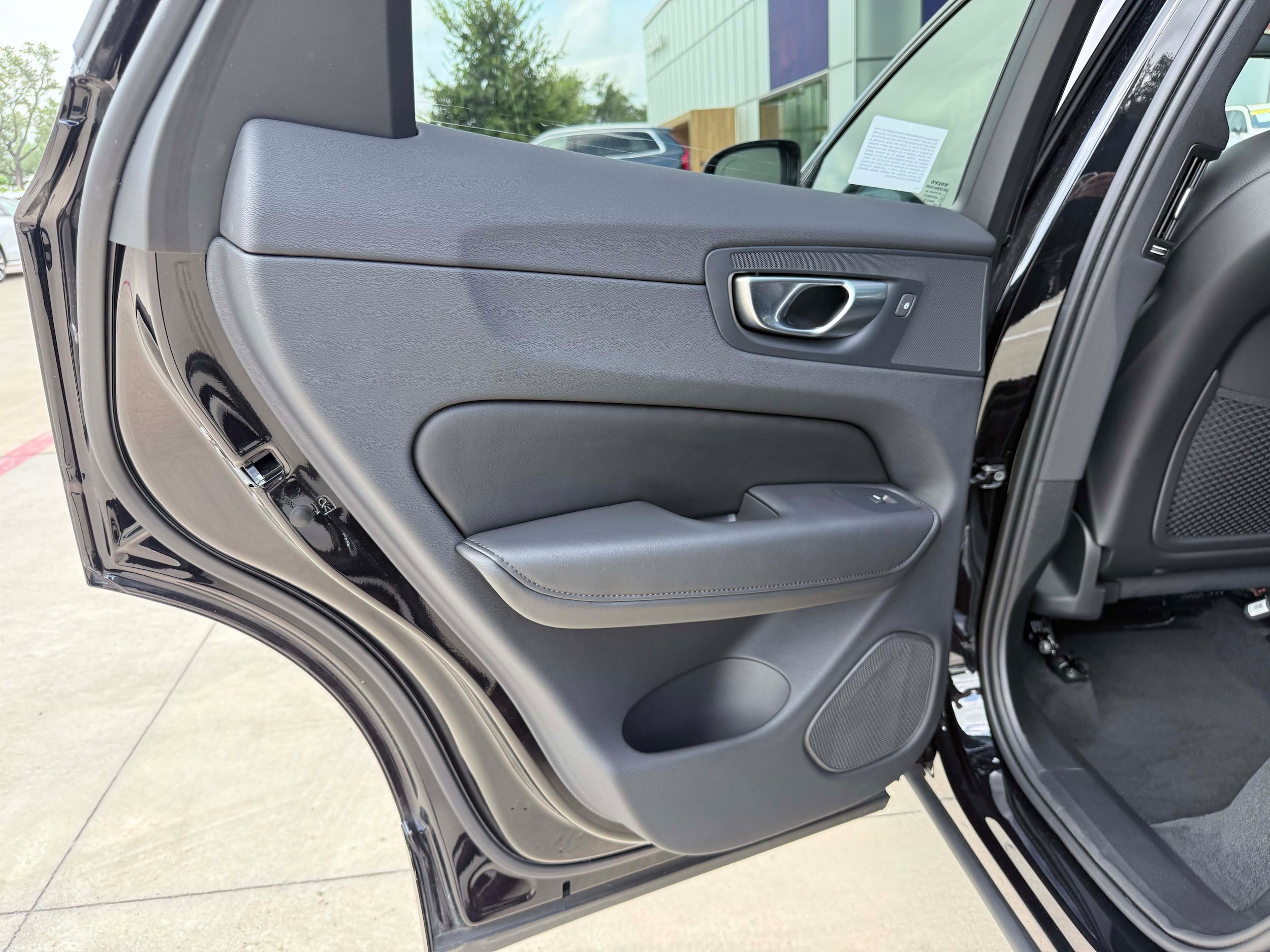 Certified 2024 Volvo XC60 T8 Plus AWD/4WD image 15