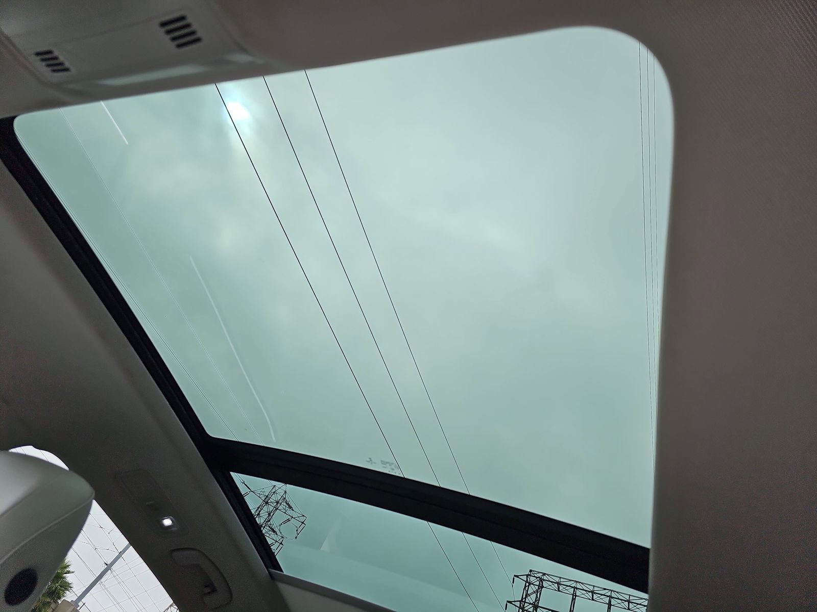 Used 2019 Volkswagen Tiguan SE w/ Panoramic Sunroof Package image 29