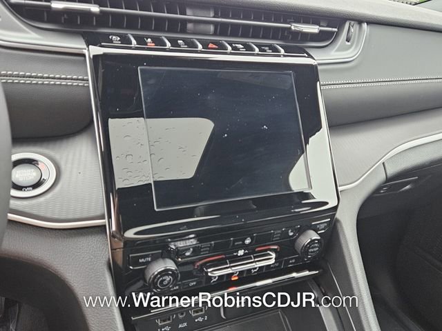 New 2025 Jeep Grand Cherokee L Altitude image 18