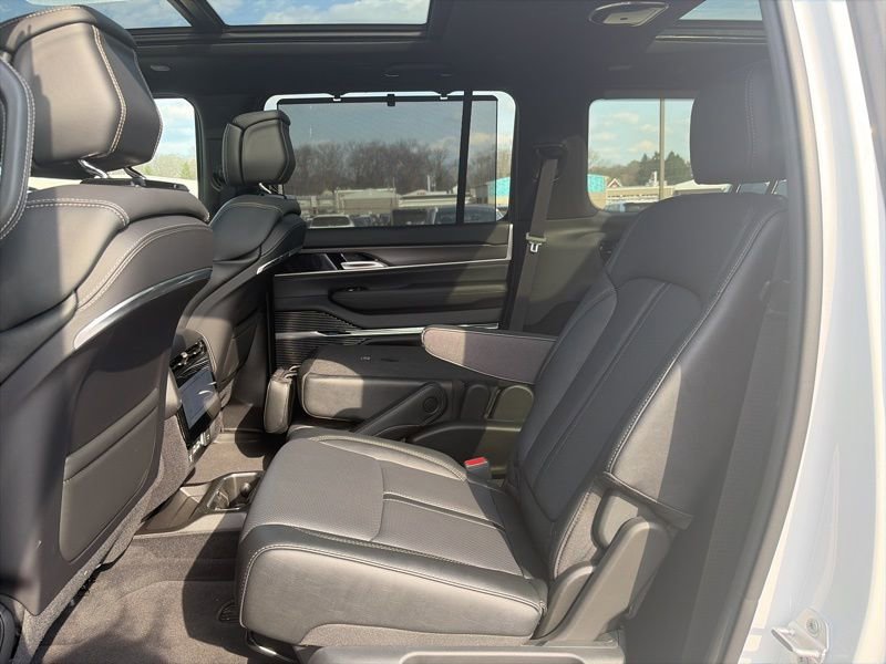 New 2026 Jeep Grand Wagoneer L Summit w/ Premium Group III image 13