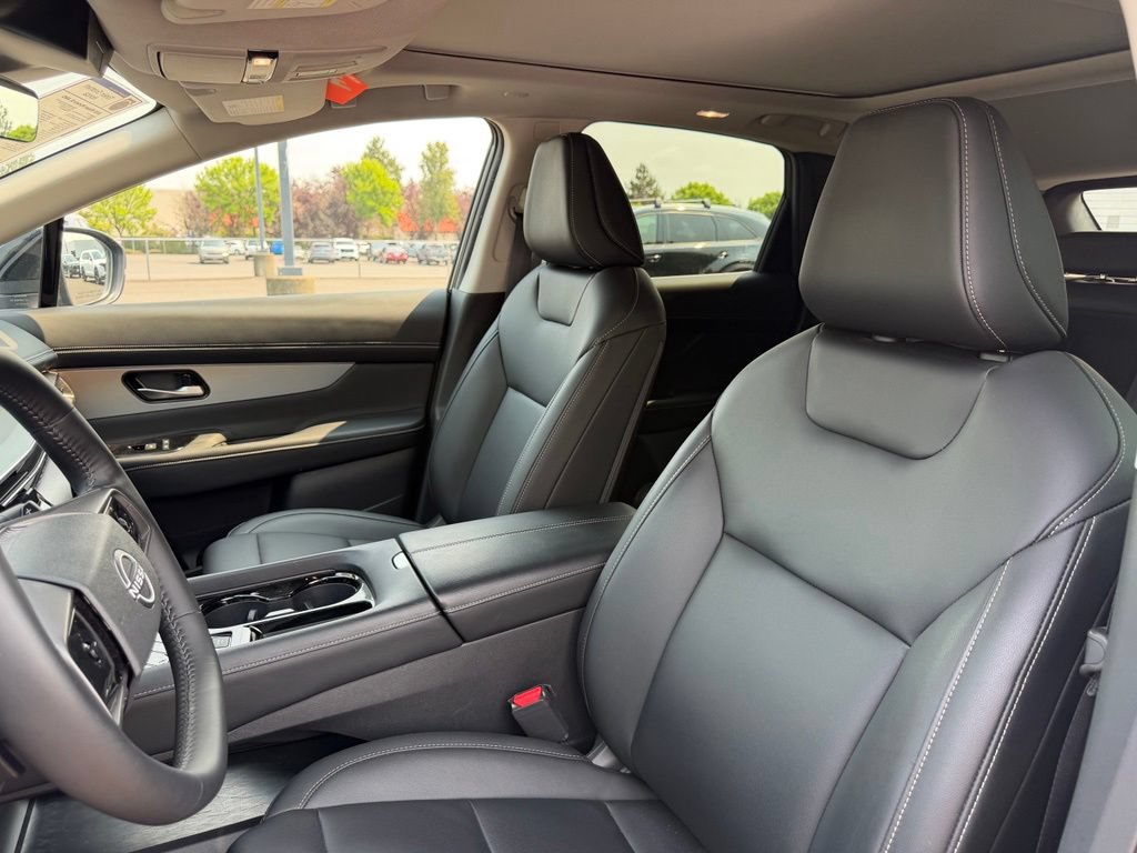Used 2025 Nissan Murano SL w/ Cargo Package AWD/4WD image 16