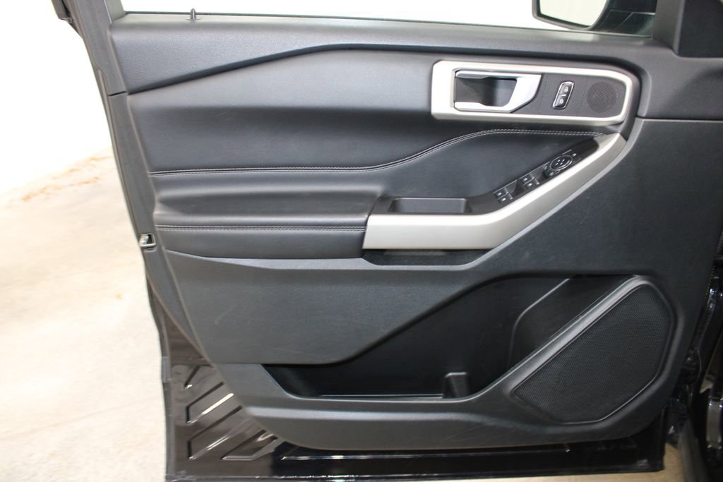 Used 2023 Ford Explorer XLT w/ Equipment Group 202A image 19
