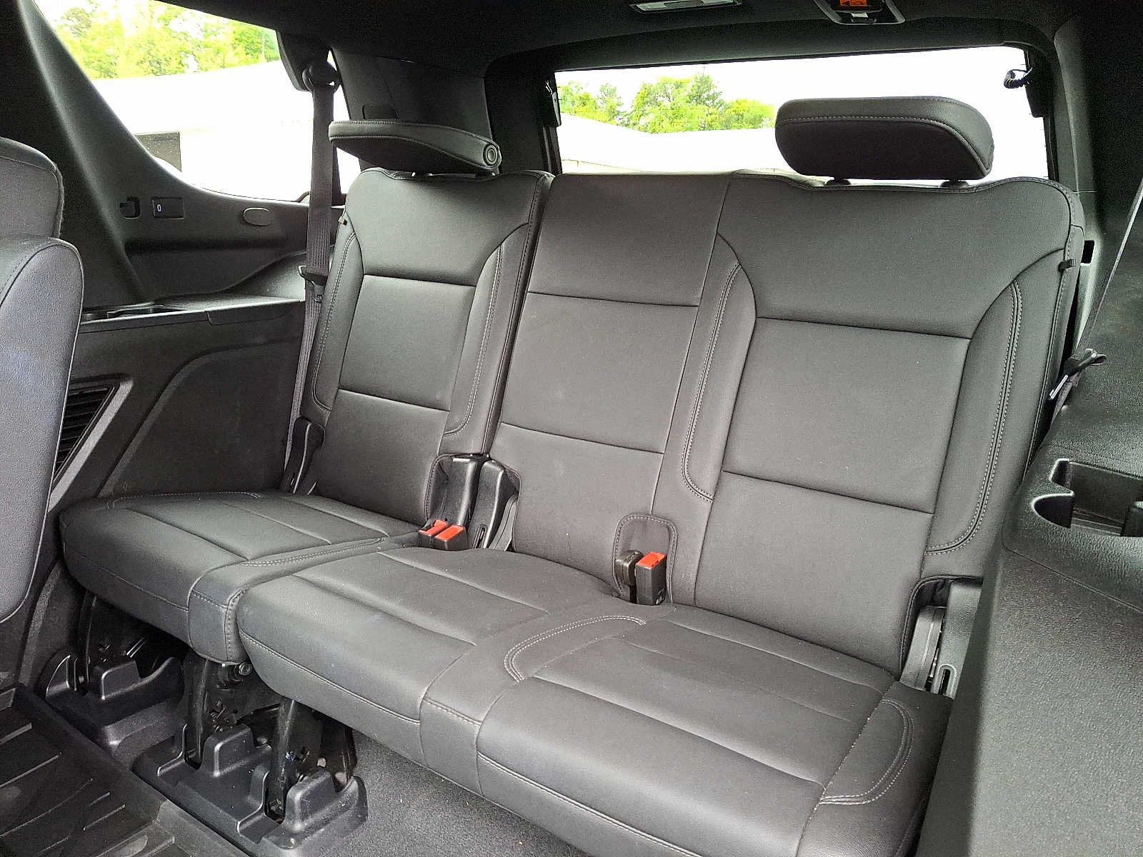 Used 2023 Chevrolet Tahoe Z71 w/ Luxury Package AWD/4WD image 11