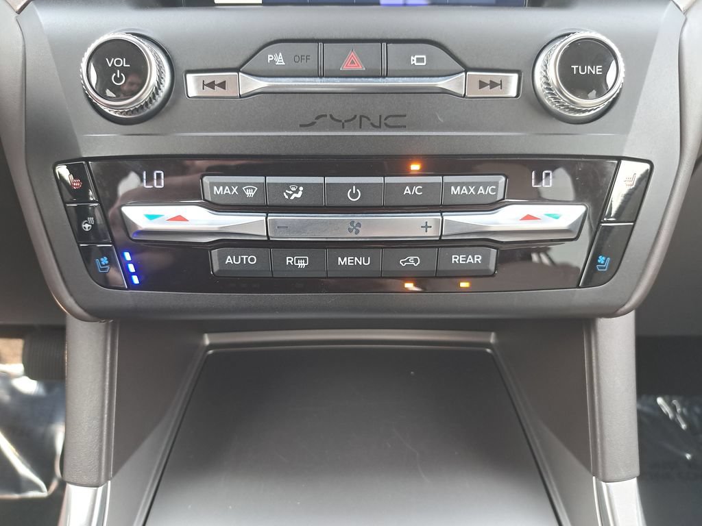 Used 2020 Ford Explorer Platinum w/ Premium Technology Package AWD/4WD image 24