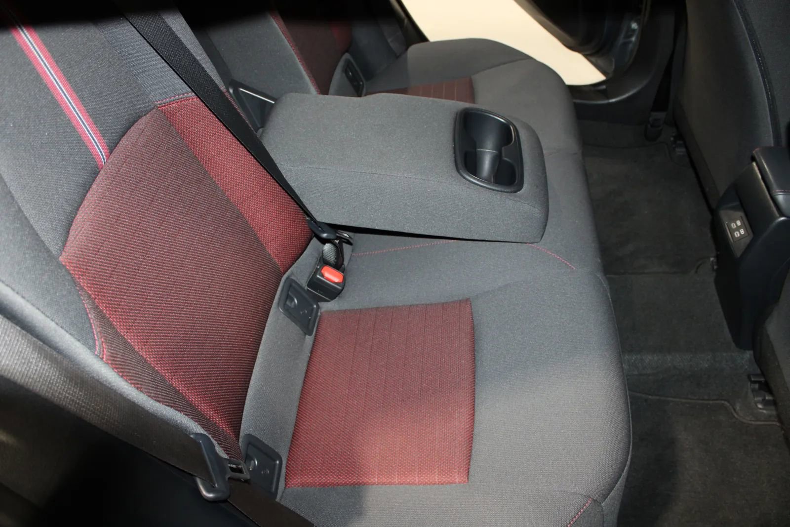 Used 2024 Toyota Corolla SE FWD image 13