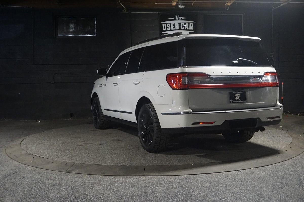 Used 2021 Lincoln Navigator Reserve image 3