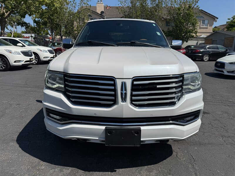 Used 2017 Lincoln Navigator Select AWD/4WD image 2