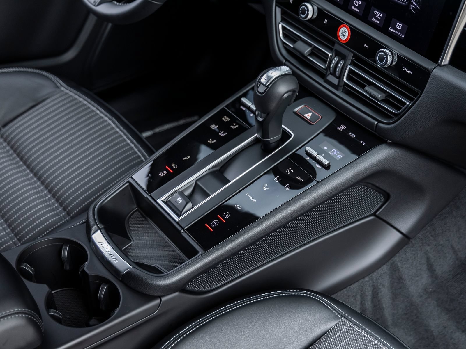Certified 2025 Porsche Macan Turbo AWD/4WD image 27
