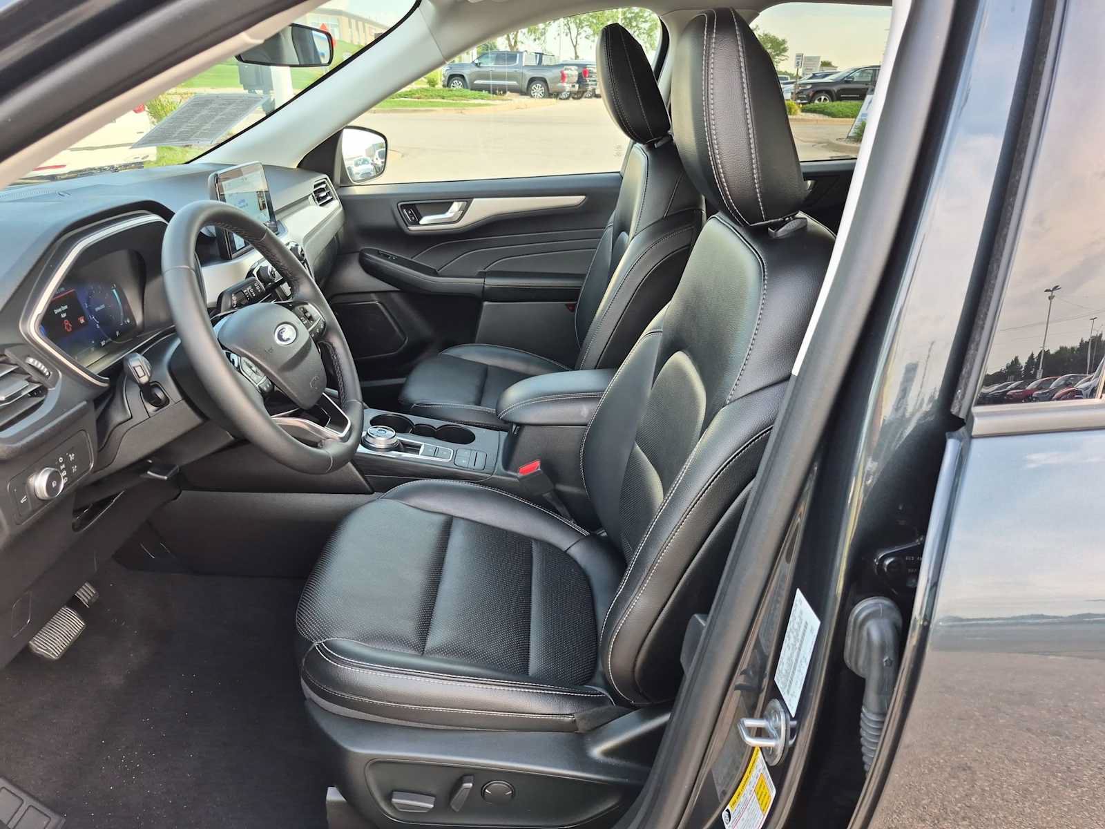 Used 2022 Ford Escape SEL w/ Technology Package AWD/4WD image 15