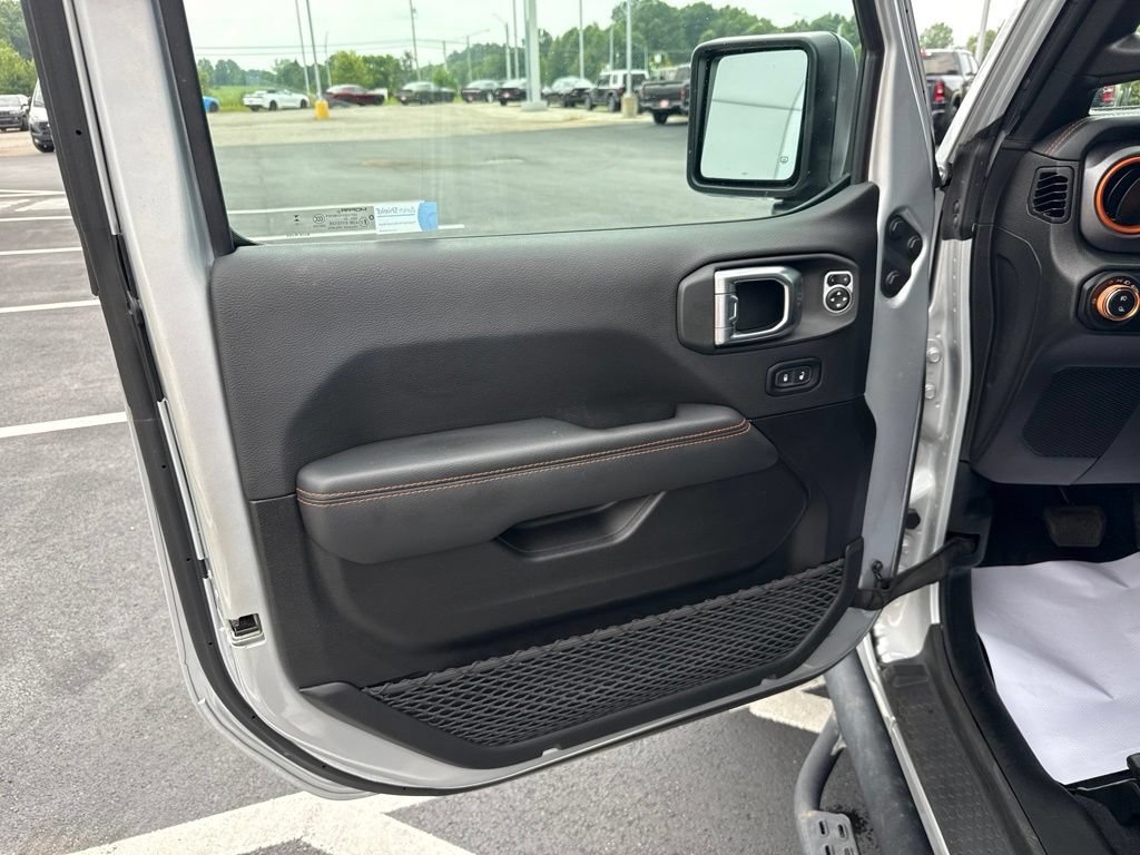 Used 2023 Jeep Gladiator Mojave w/ LED Lighting Group AWD/4WD image 9